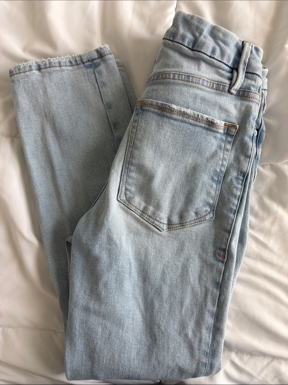 Good American Light Wash Jeans-Khloé Kardashian